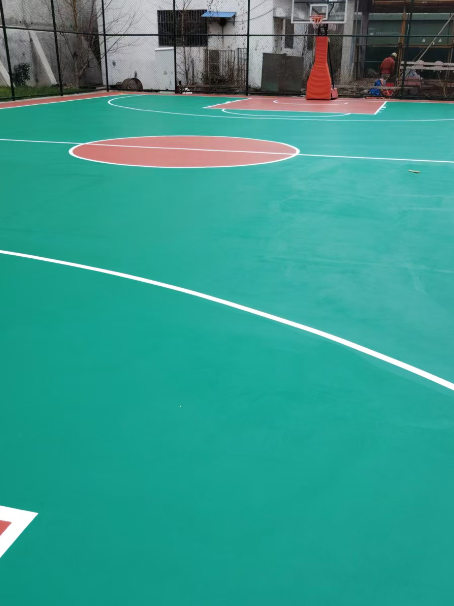 芒市 球场长期使用易出现地面开裂